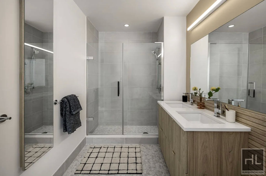 10th Avenue - Photo 7