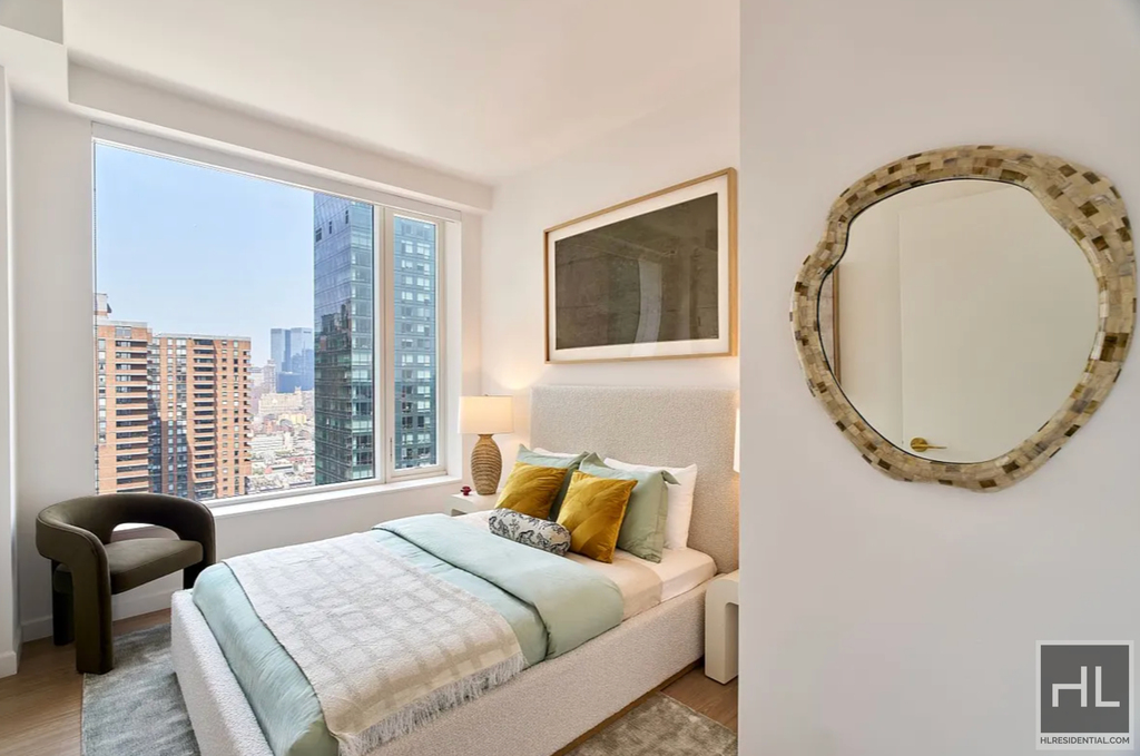 10th Avenue - Photo 2