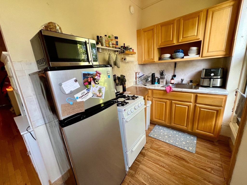 6 Brevoort Place - Photo 2