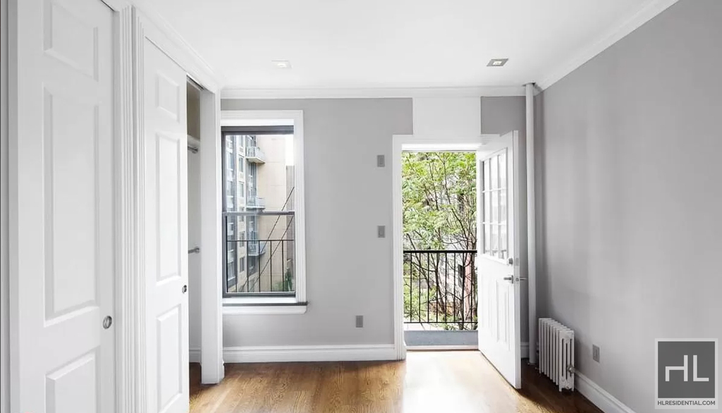 Tenth Avenue - Photo 3