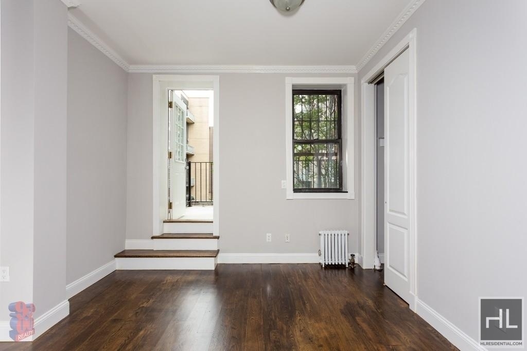 Tenth Avenue - Photo 3