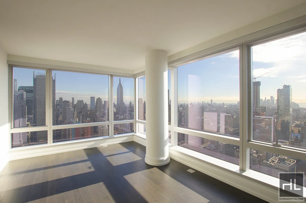 10th Avenue - Photo 0
