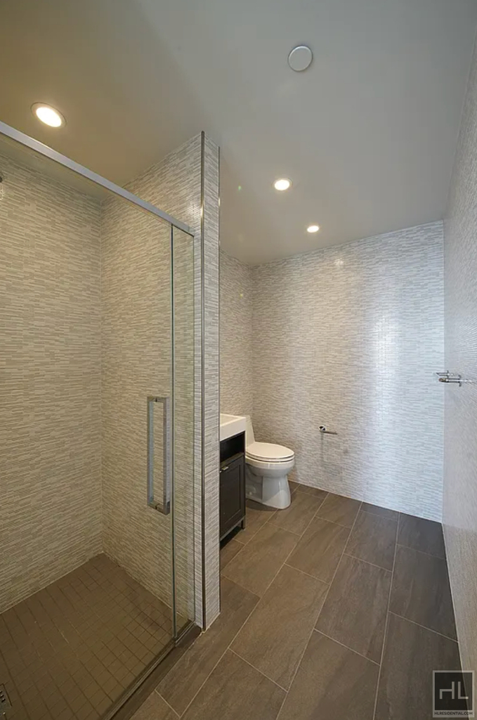 10th Avenue - Photo 3