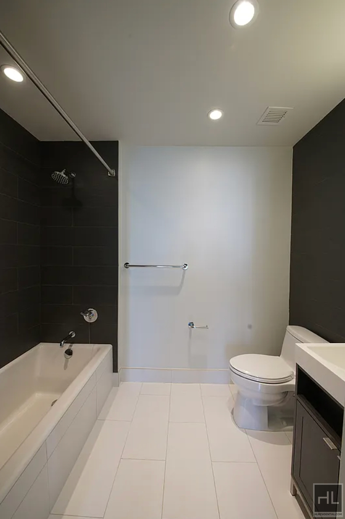 10th Avenue - Photo 4