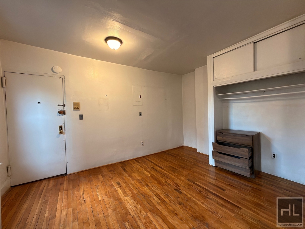 East 6th Street - Photo 2