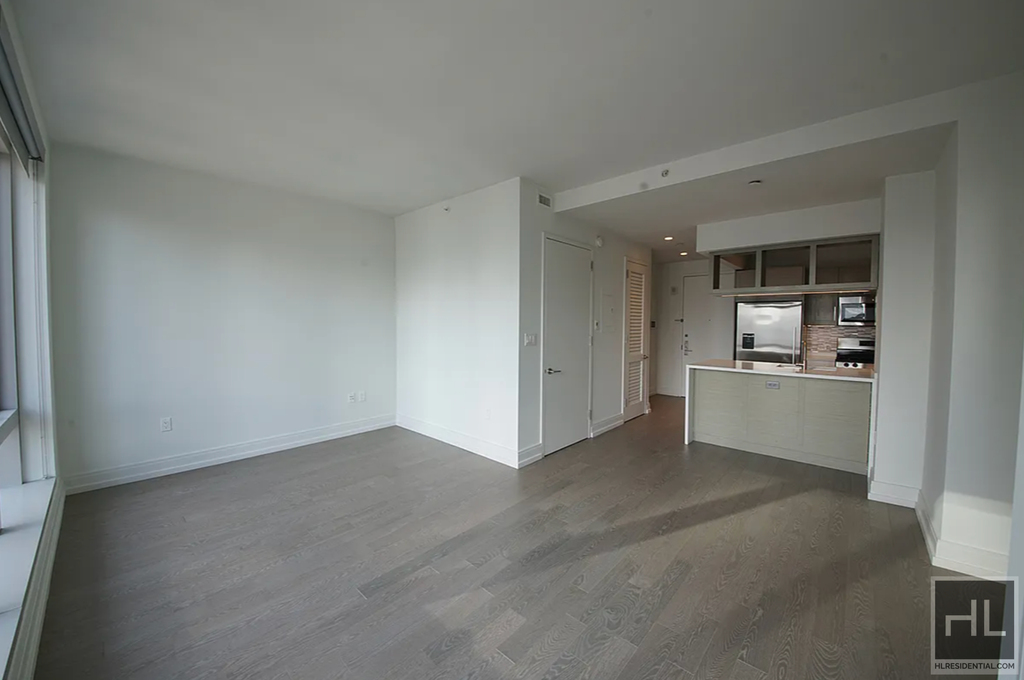 10th Avenue - Photo 3