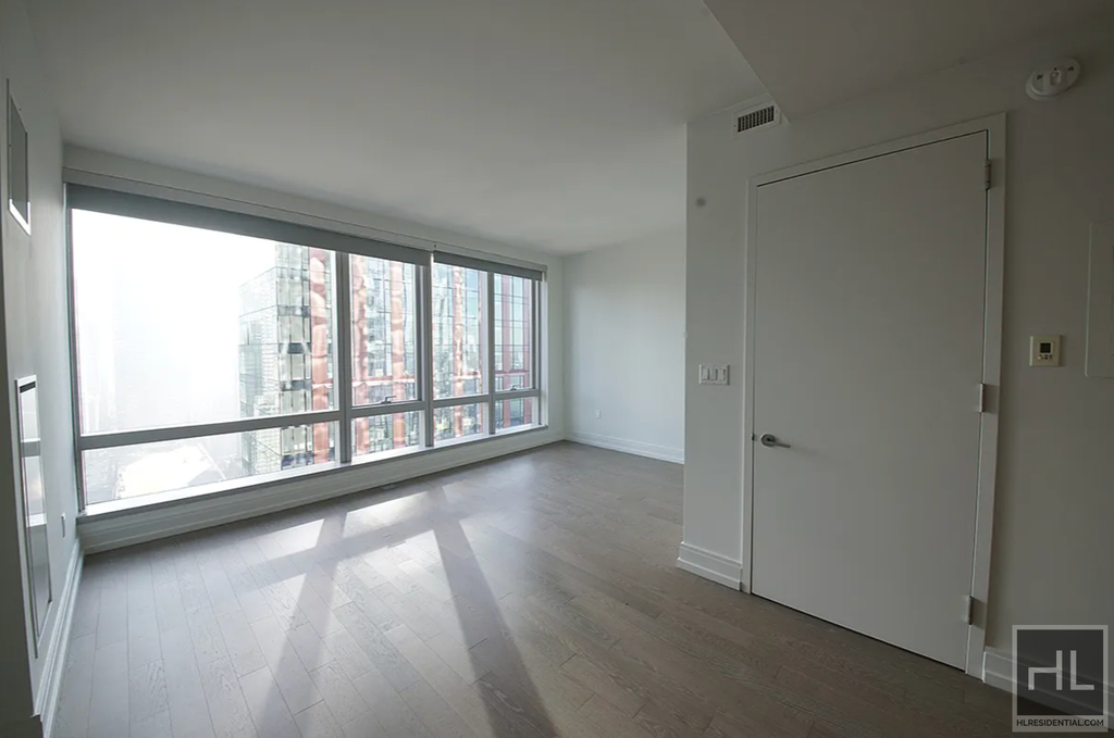 10th Avenue - Photo 1