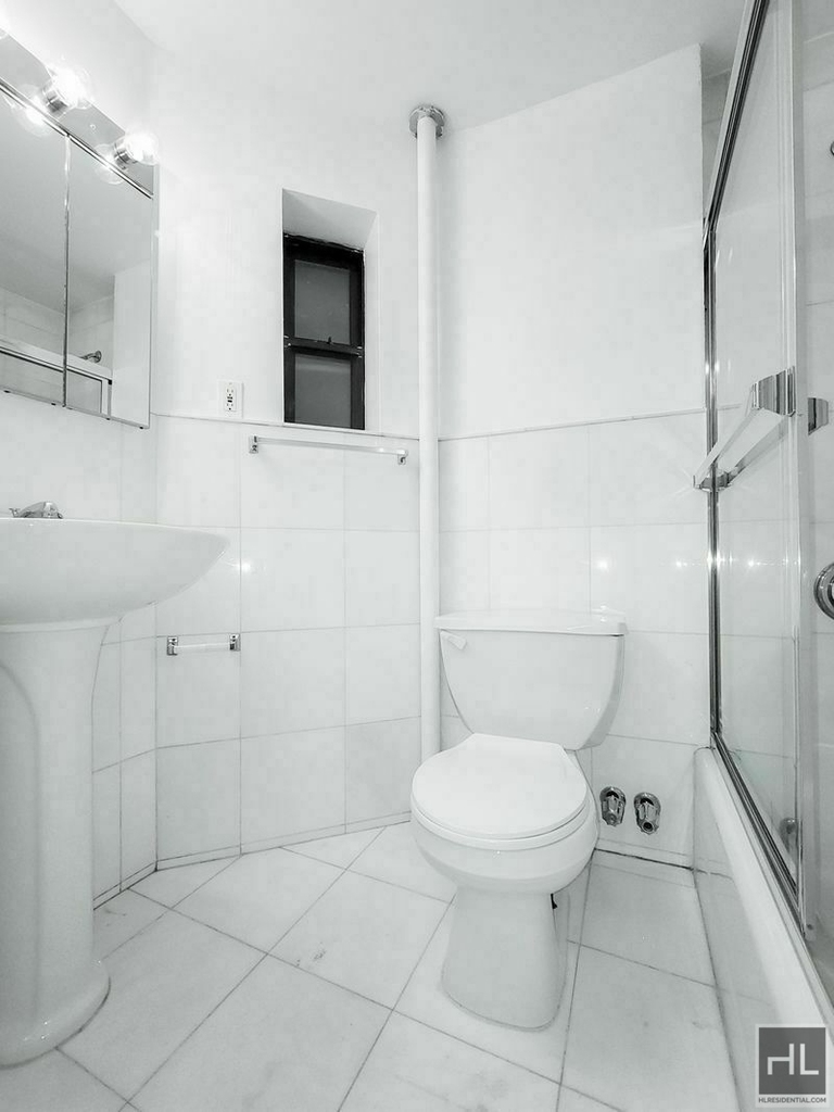 East 85 Street - Photo 3