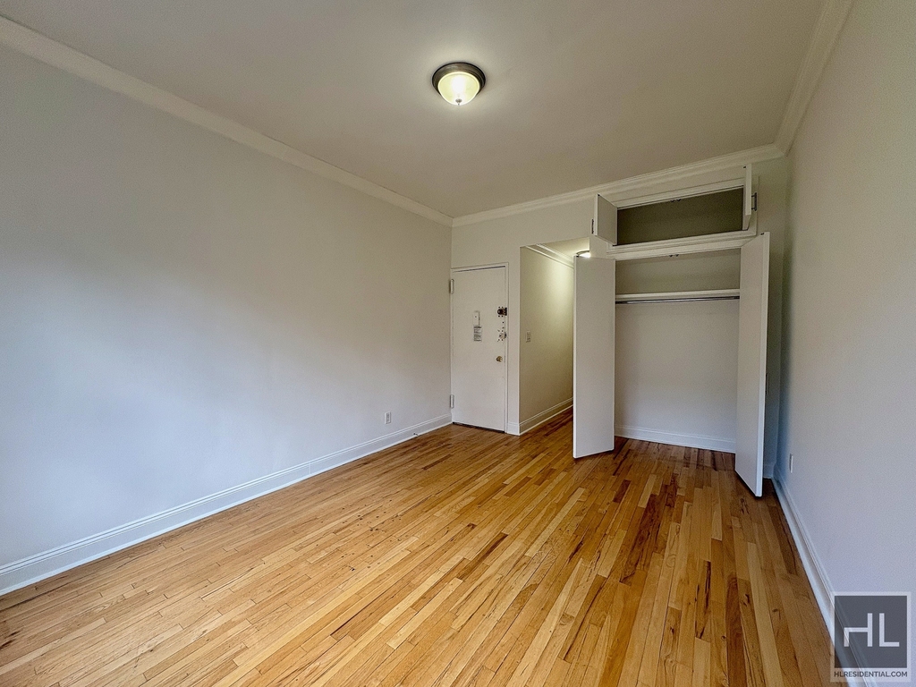 East 85 Street - Photo 2