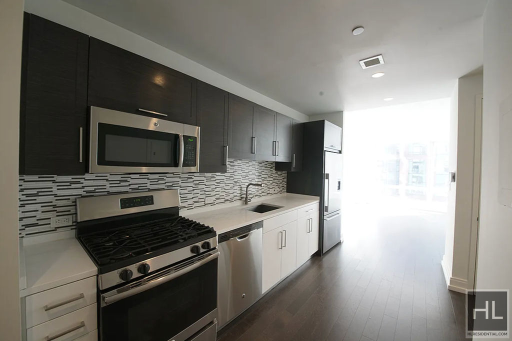 10th Avenue - Photo 2