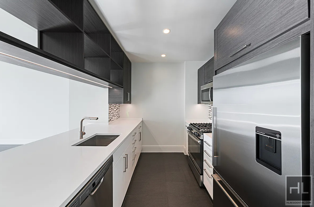 10th Avenue - Photo 2