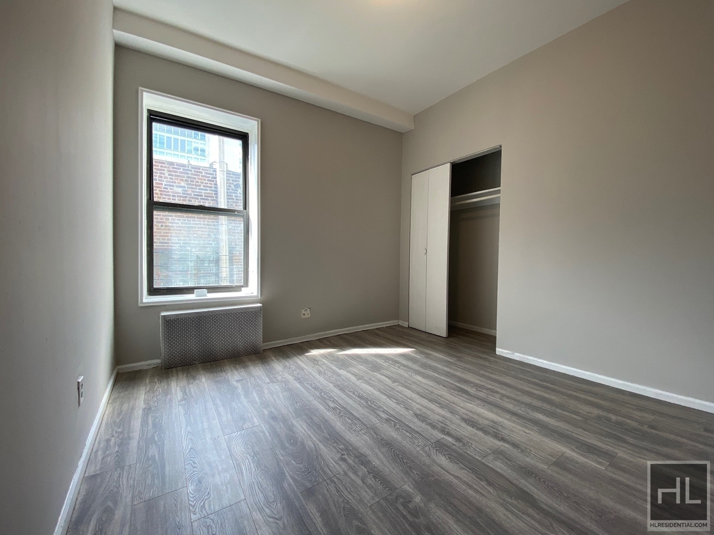 East 100th Street - Photo 2