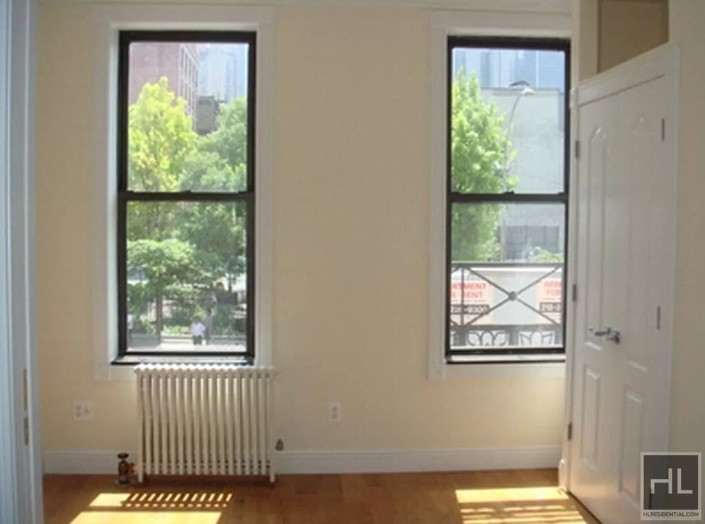 Tenth Avenue - Photo 1