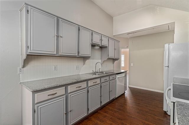 588 Lake Forest Drive - Photo 4