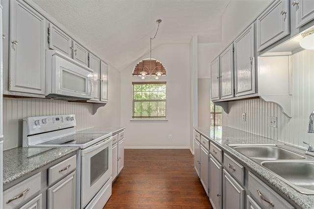588 Lake Forest Drive - Photo 5