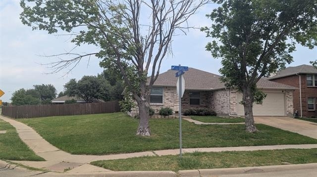 1112 Ann Drive - Photo 2
