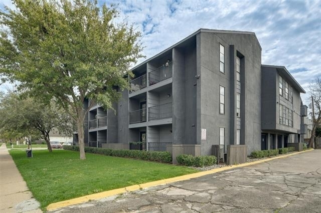 2722 Throckmorton Street - Photo 0