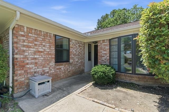 720 Huntwich Drive - Photo 2