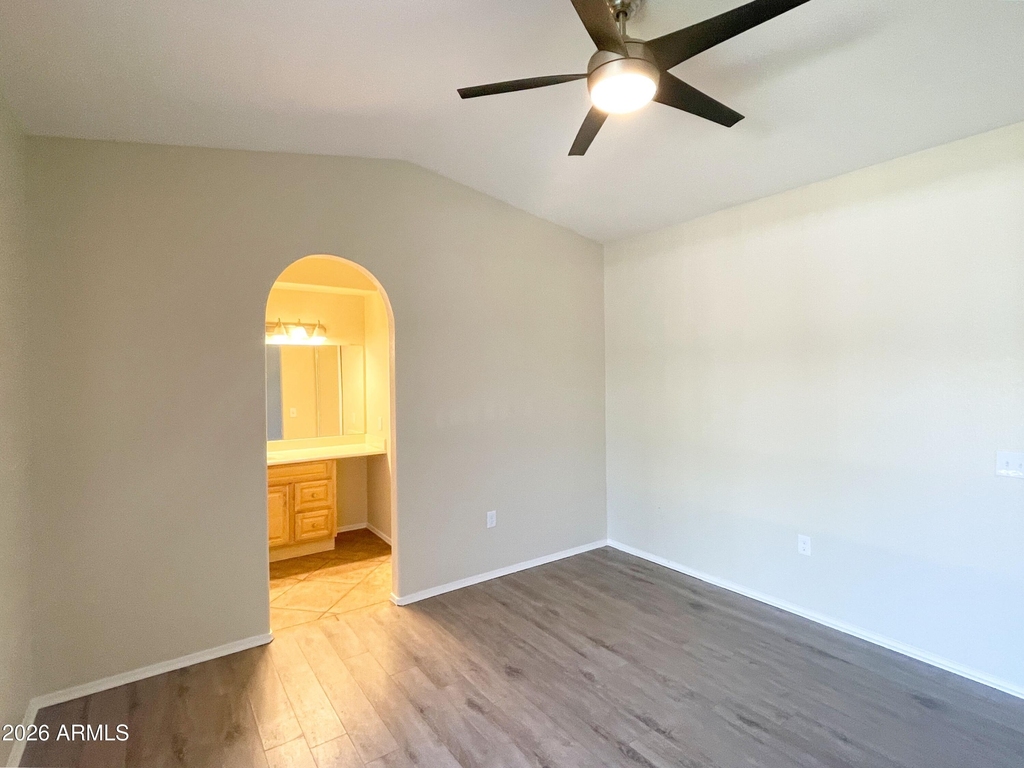 2929 W Yorkshire Drive - Photo 12