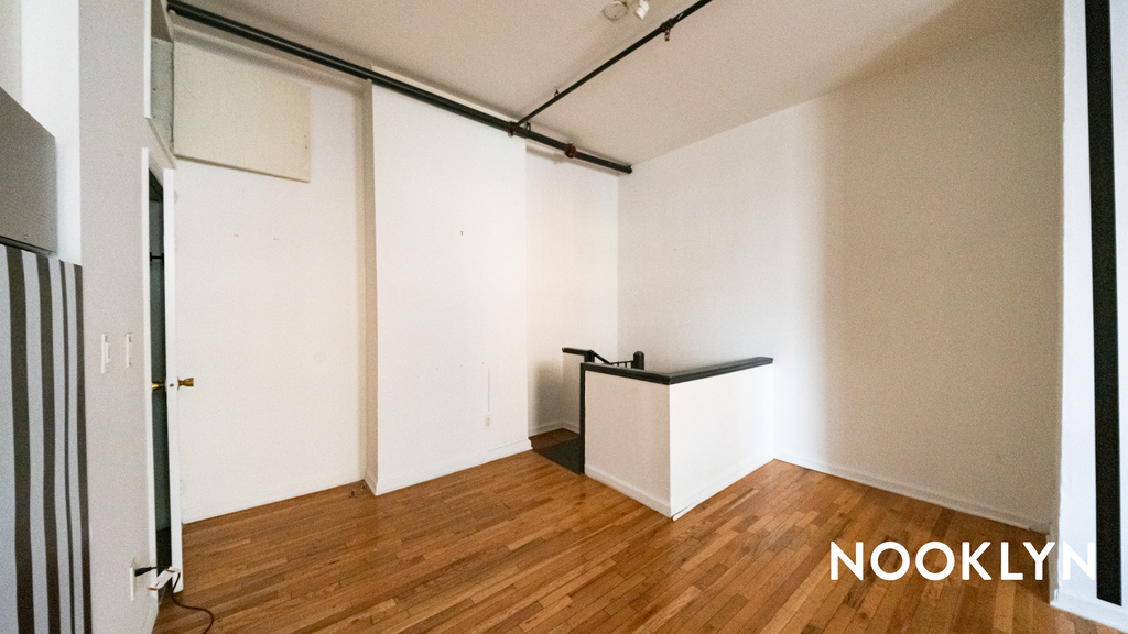 1670 Gates Avenue - Photo 11