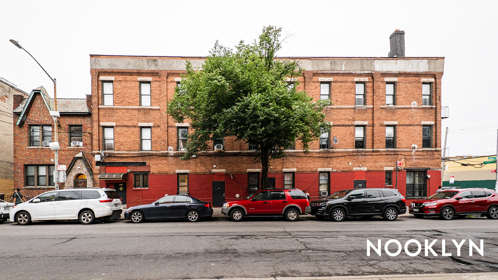 1670 Gates Avenue - Photo 19