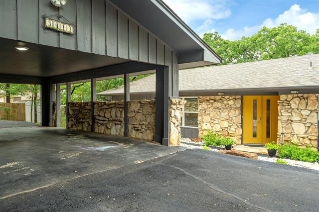 3417 Shady Oaks Drive - Photo 2