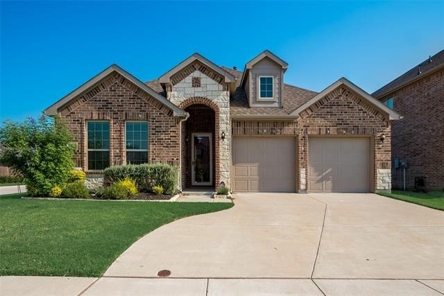 1801 Meadow Trail Lane - Photo 0