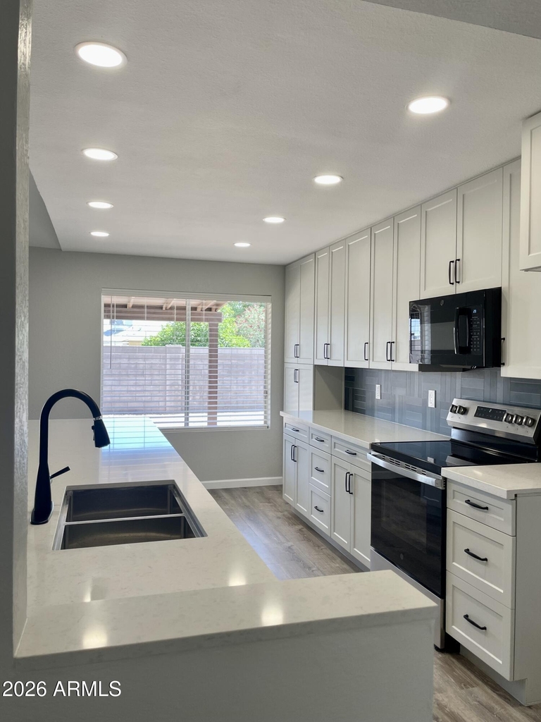 3901 W Sweetwater Avenue - Photo 10