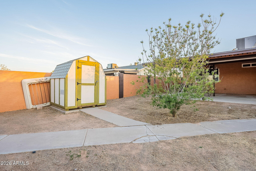 1022 W Apollo Avenue - Photo 9