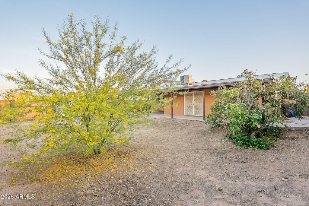 1022 W Apollo Avenue - Photo 11
