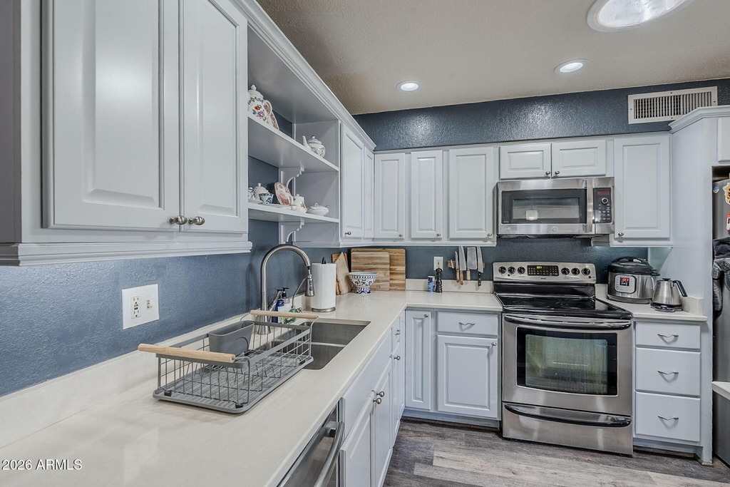 1022 W Apollo Avenue - Photo 29