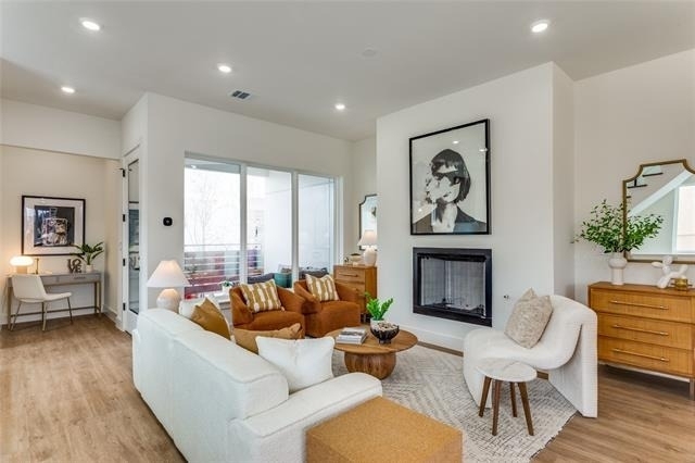345 College Avenue - Photo 2