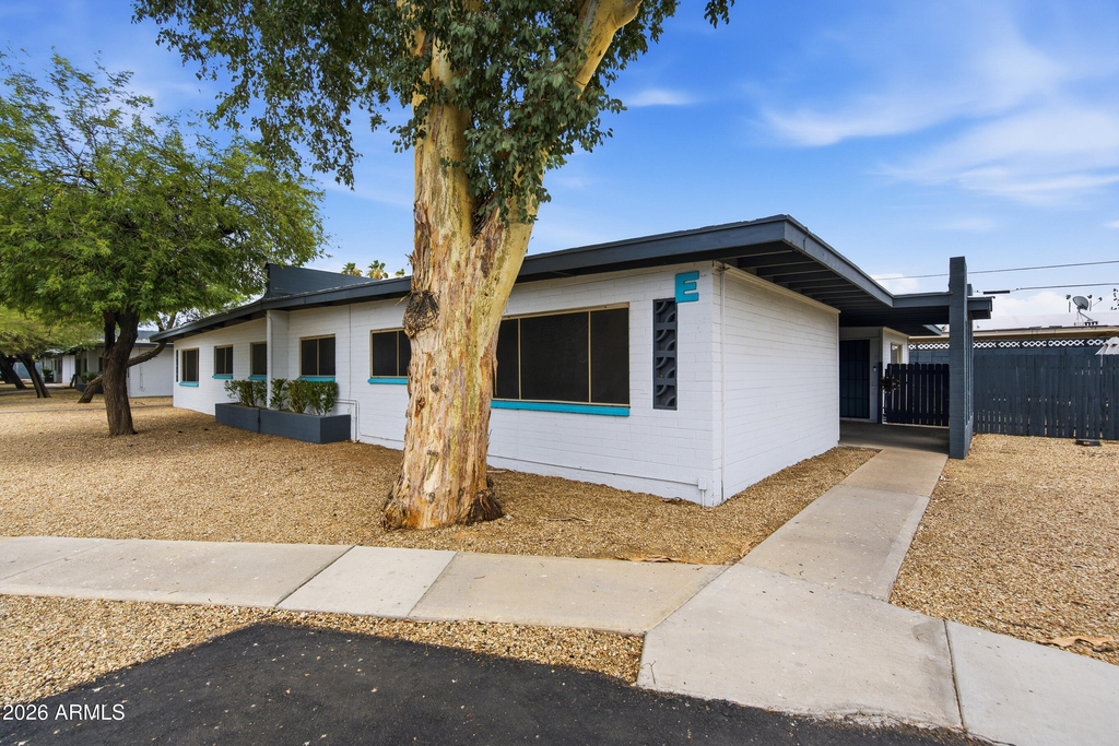 1518 W Colter Street - Photo 0