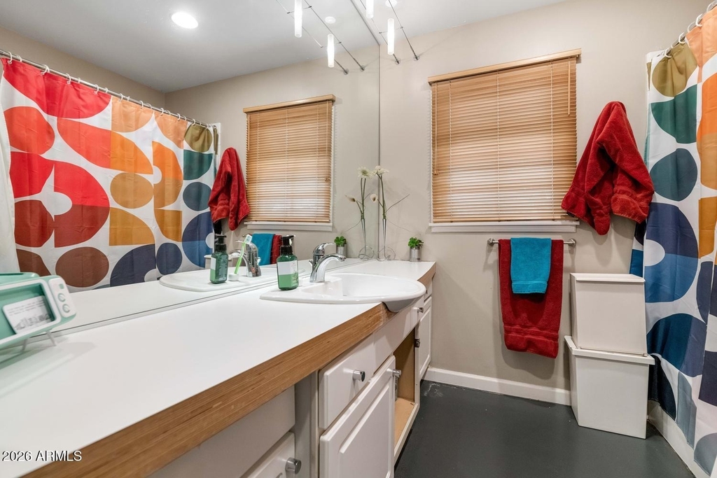 5526 N Camelback Canyon Drive - Photo 16