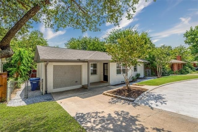 707 S College Street - Photo 2