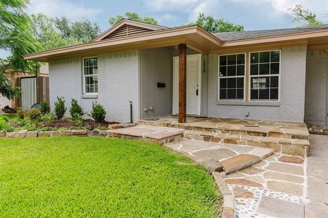 1528 Longview Street - Photo 0