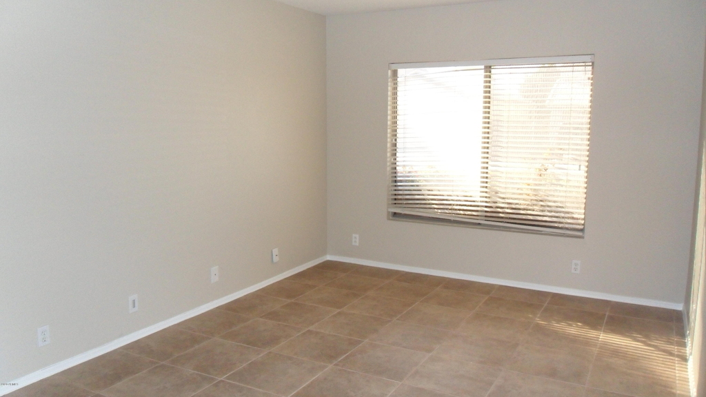 9008 W Quail Avenue - Photo 8