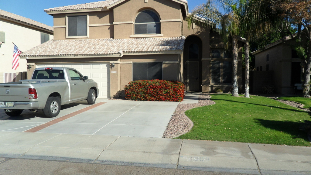 9008 W Quail Avenue - Photo 0