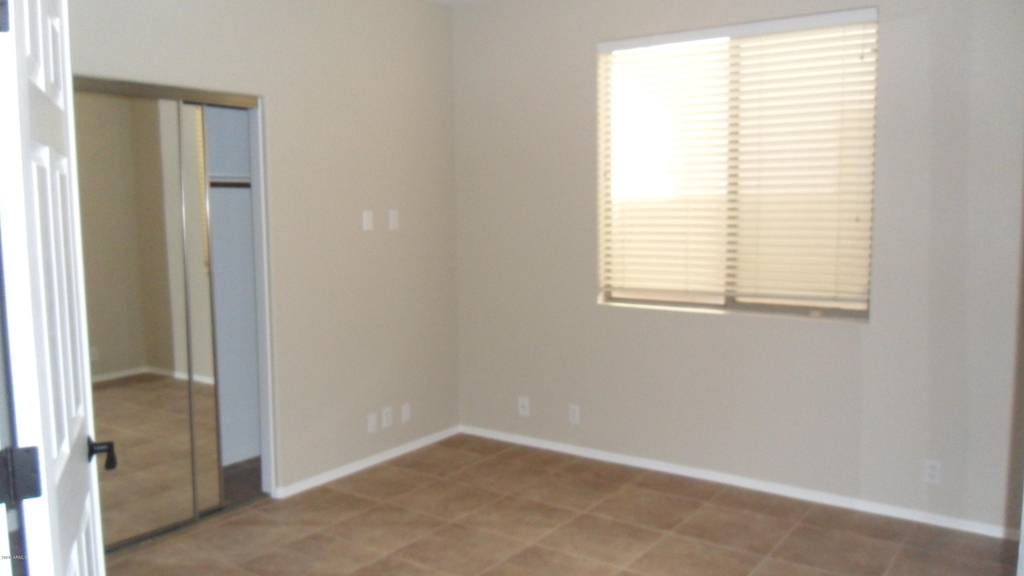 9008 W Quail Avenue - Photo 7