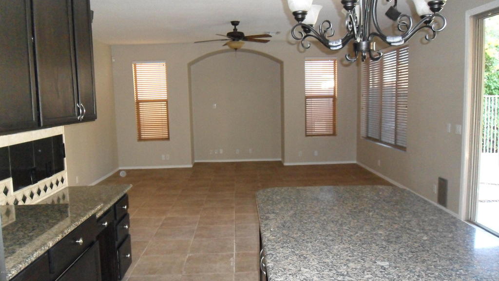 9008 W Quail Avenue - Photo 4