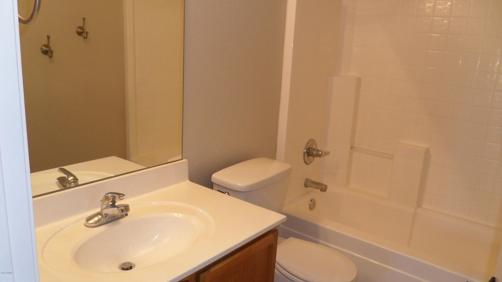 9008 W Quail Avenue - Photo 10