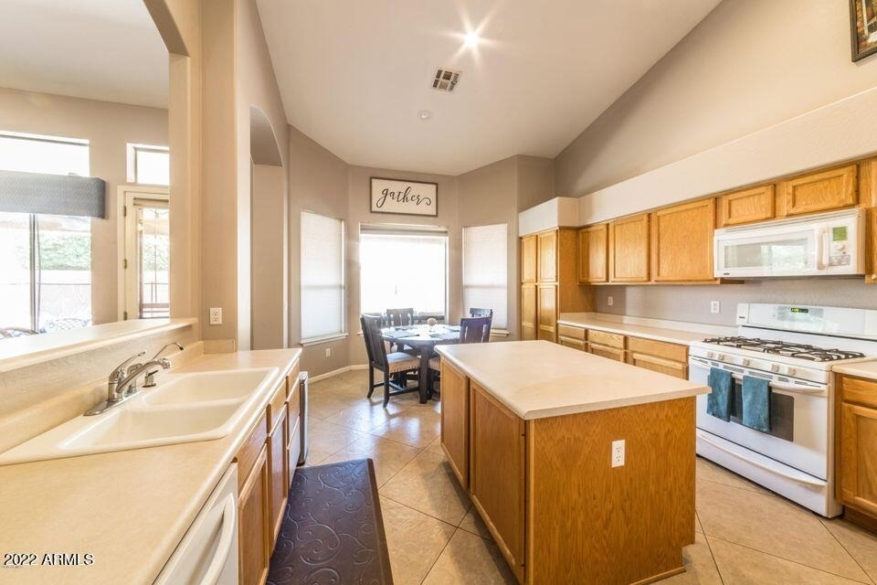 13352 W Alvarado Drive - Photo 6