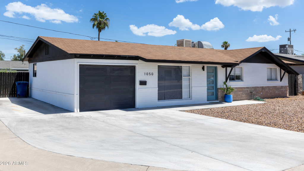 1050 W Romo Jones Street - Photo 0