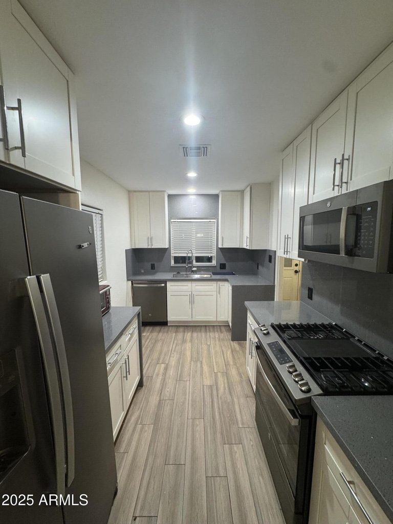 926 W Moreland Street - Photo 4