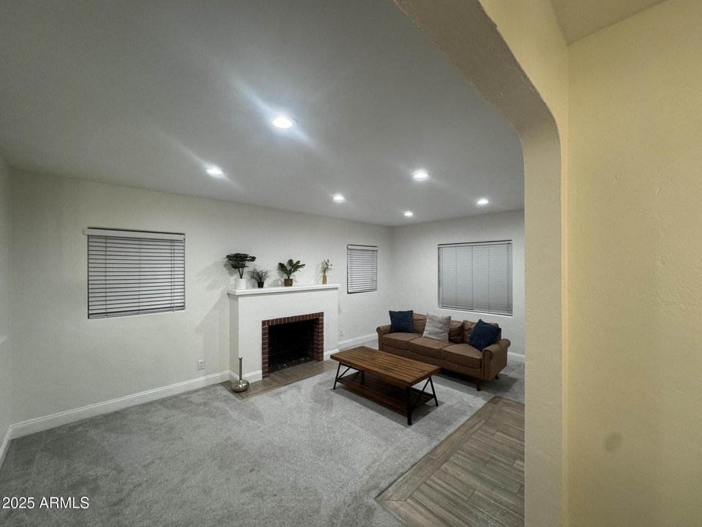 926 W Moreland Street - Photo 2