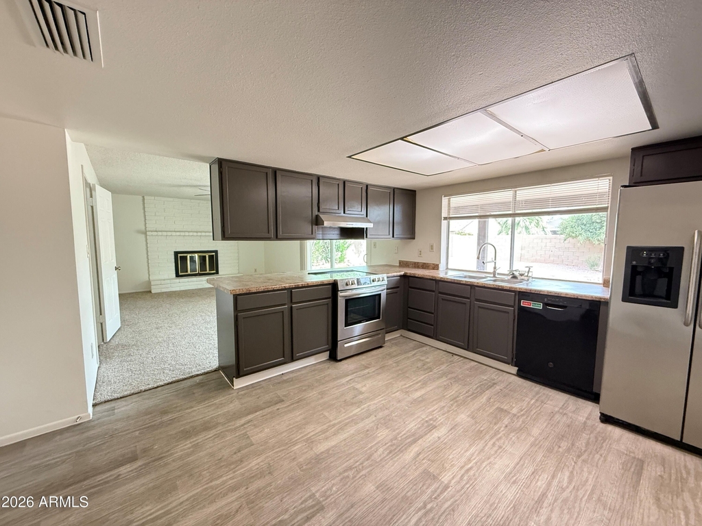 1016 W Nido Avenue - Photo 6