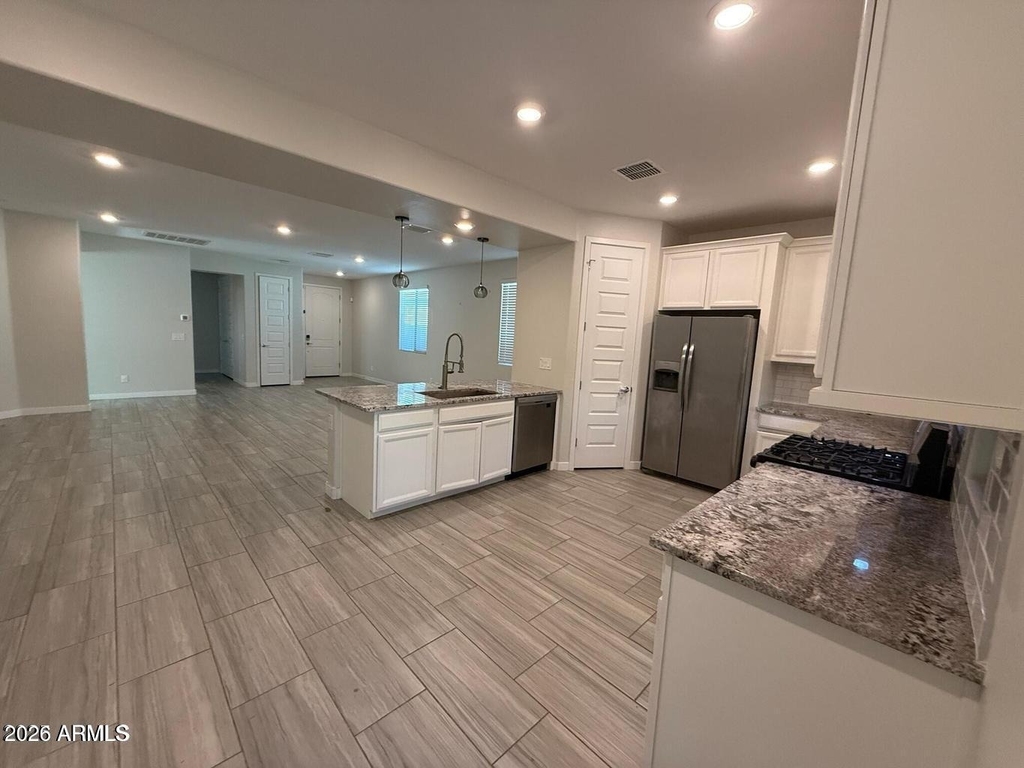 327 W Tamarack Drive - Photo 2