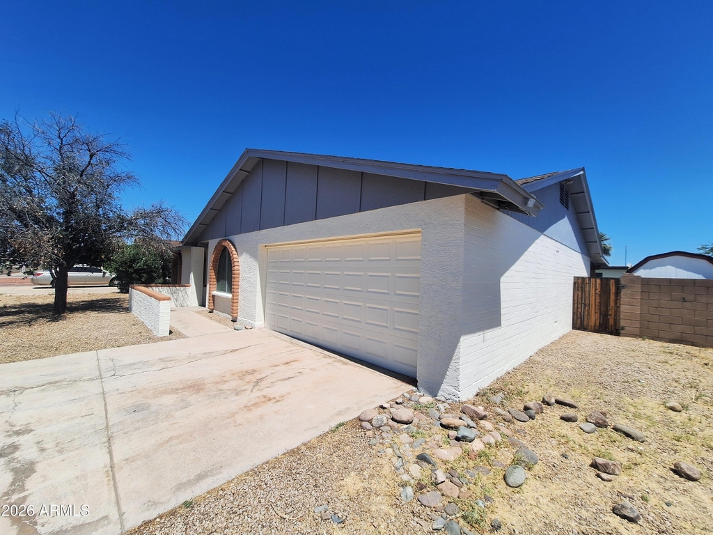 4142 W Sunnyside Avenue - Photo 0