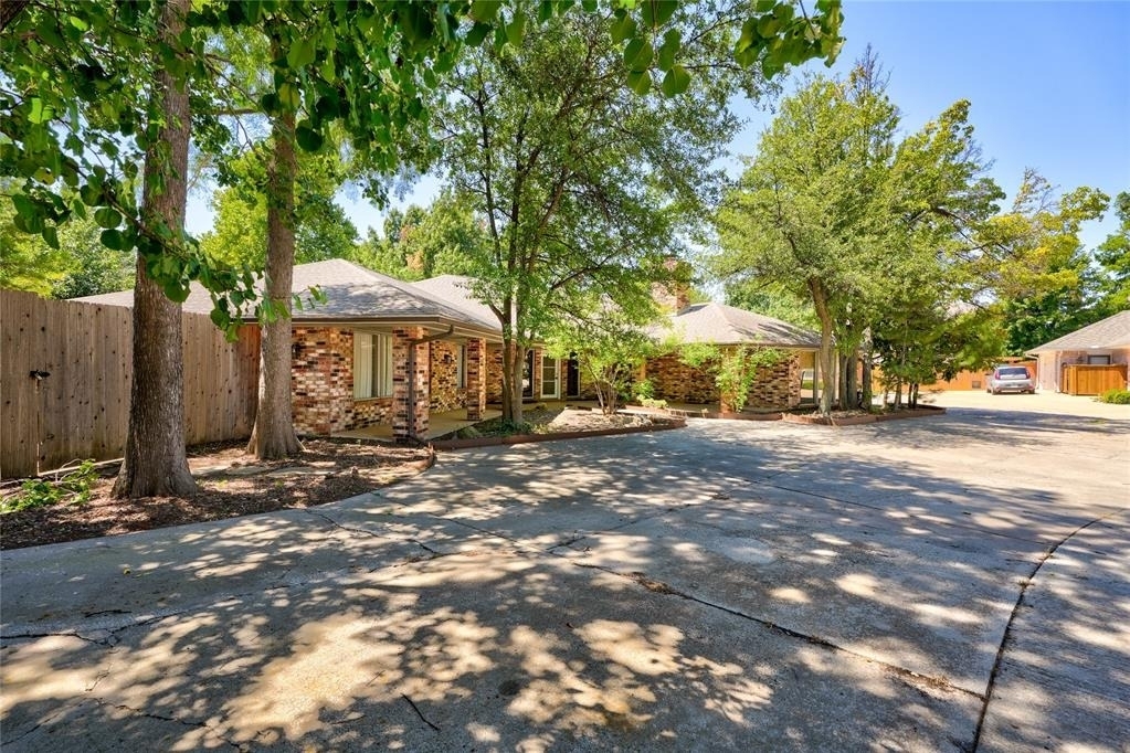 6325 Glenbrook Court - Photo 2