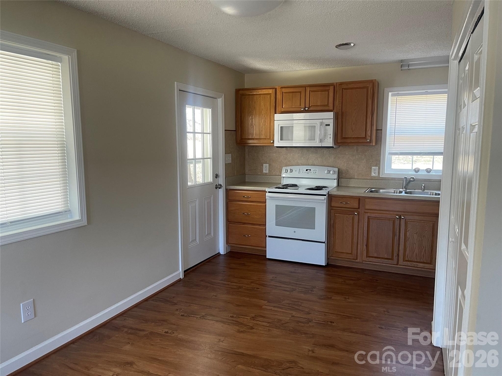1122 28th Street Sw - Photo 2